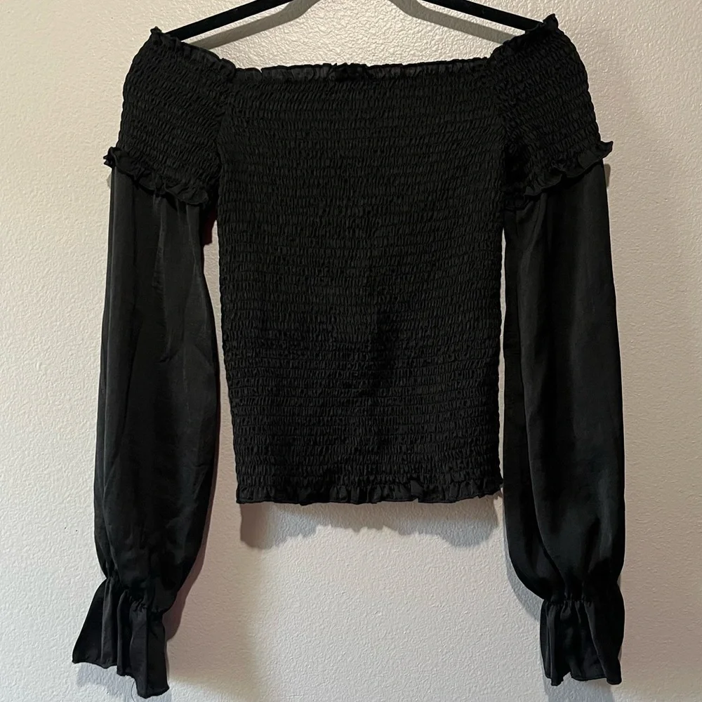 LUCY PARIS- Long Sleeve Flowy Sleeves with Ruched Material Size XS